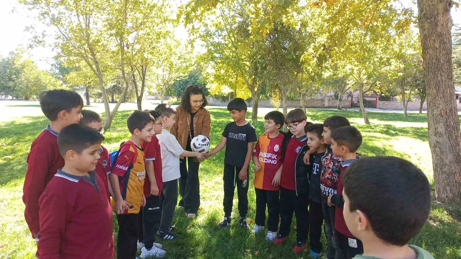 Denizli’de okul bahçeleri şenlendi: Minik öğrenciler oyunla öğrenmenin tadını çıkardı