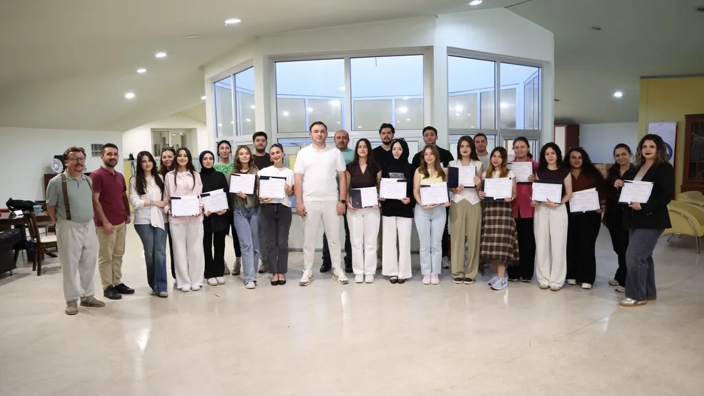 DPÜ'de stajyer öğrencilere anlamlı veda: Emekleri belgelerle taçlandırıldı