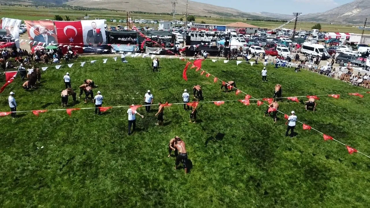 Çeyrek asırlık hasret bitti: Karaadilli’de pehlivanlar kol bağladı