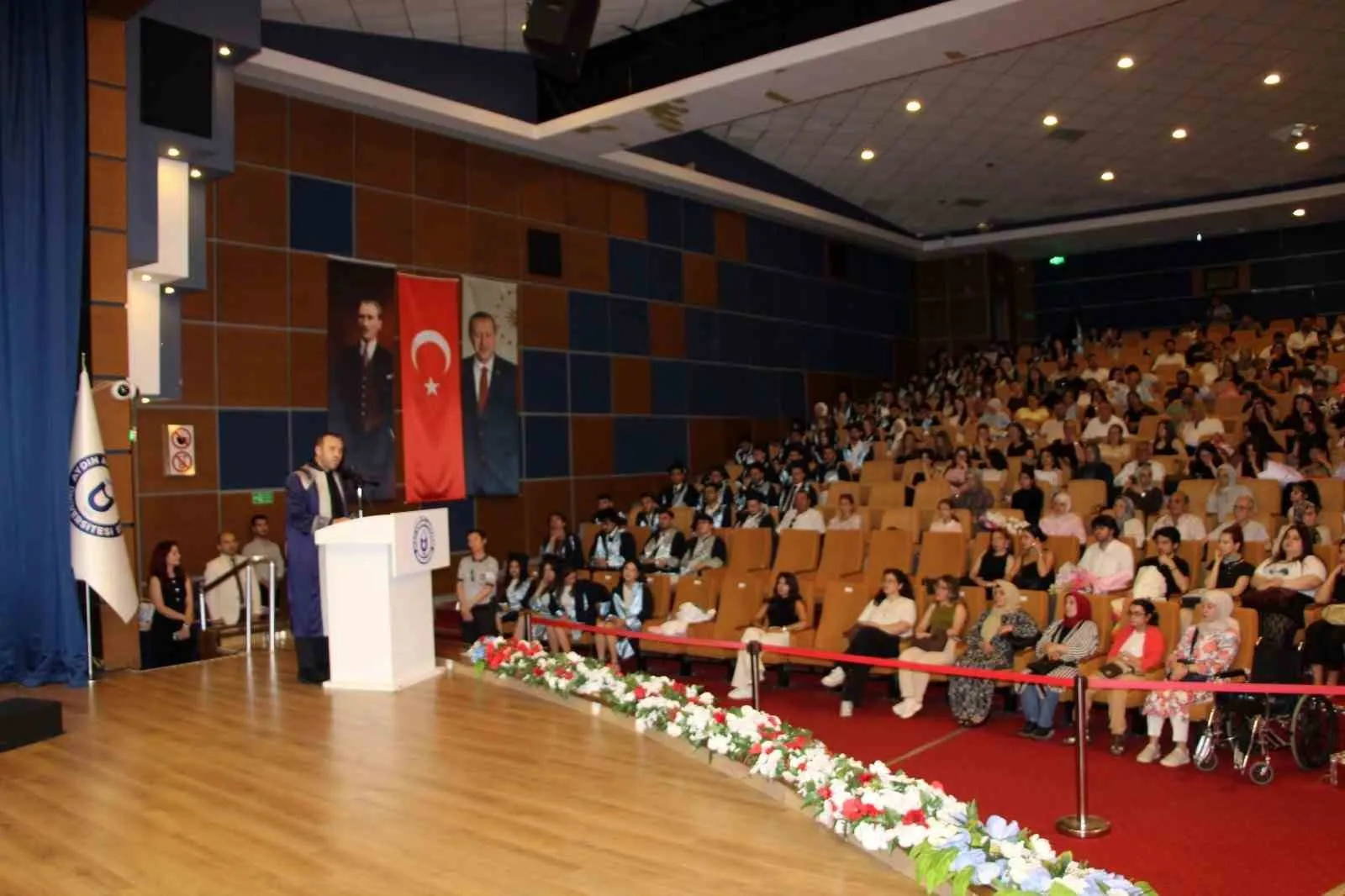 ADÜ’de beyaz önlük gururu: 8. dönem mezunları meslek hayatına uğurlandı
