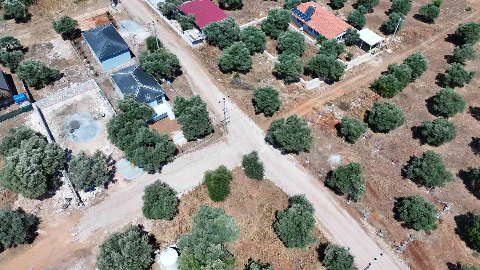 Didim'de ulaşım seferberliği: Balova'da yollar yenileniyor