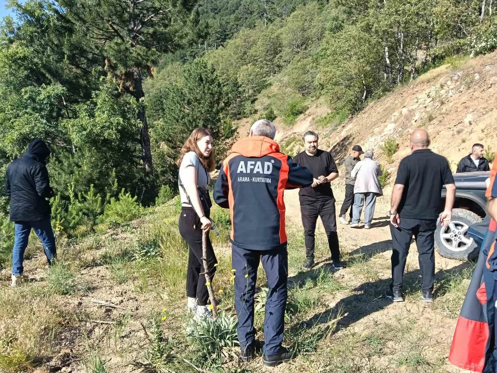 Simav Dağı'nda endişeli bekleyiş mutlu bitti: Çamura saplanan araçta mahsur kalmışlardı