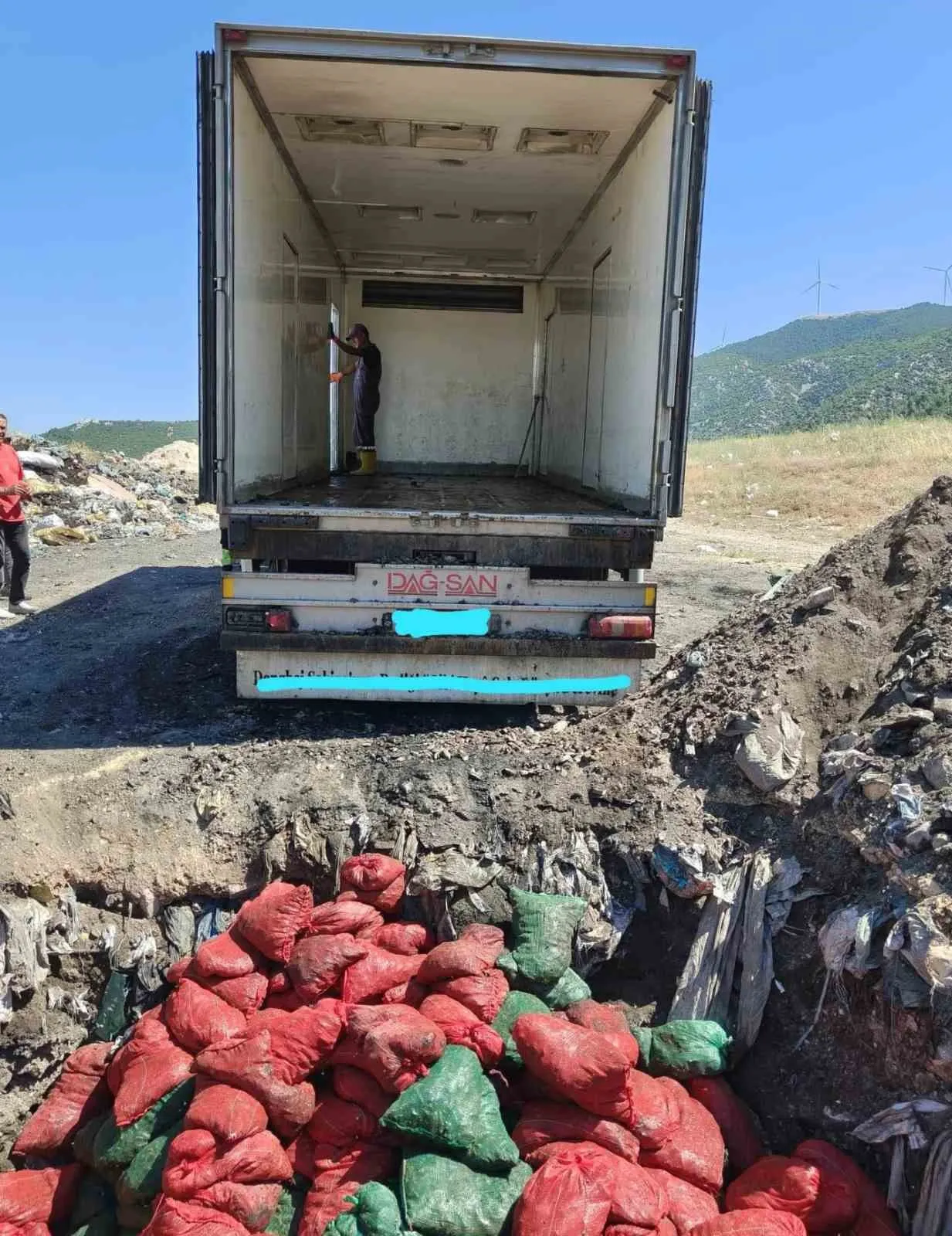 Sofralara ulaşmadan yakalandı: 4 tonluk kaçak sevkiyata jandarma engeli