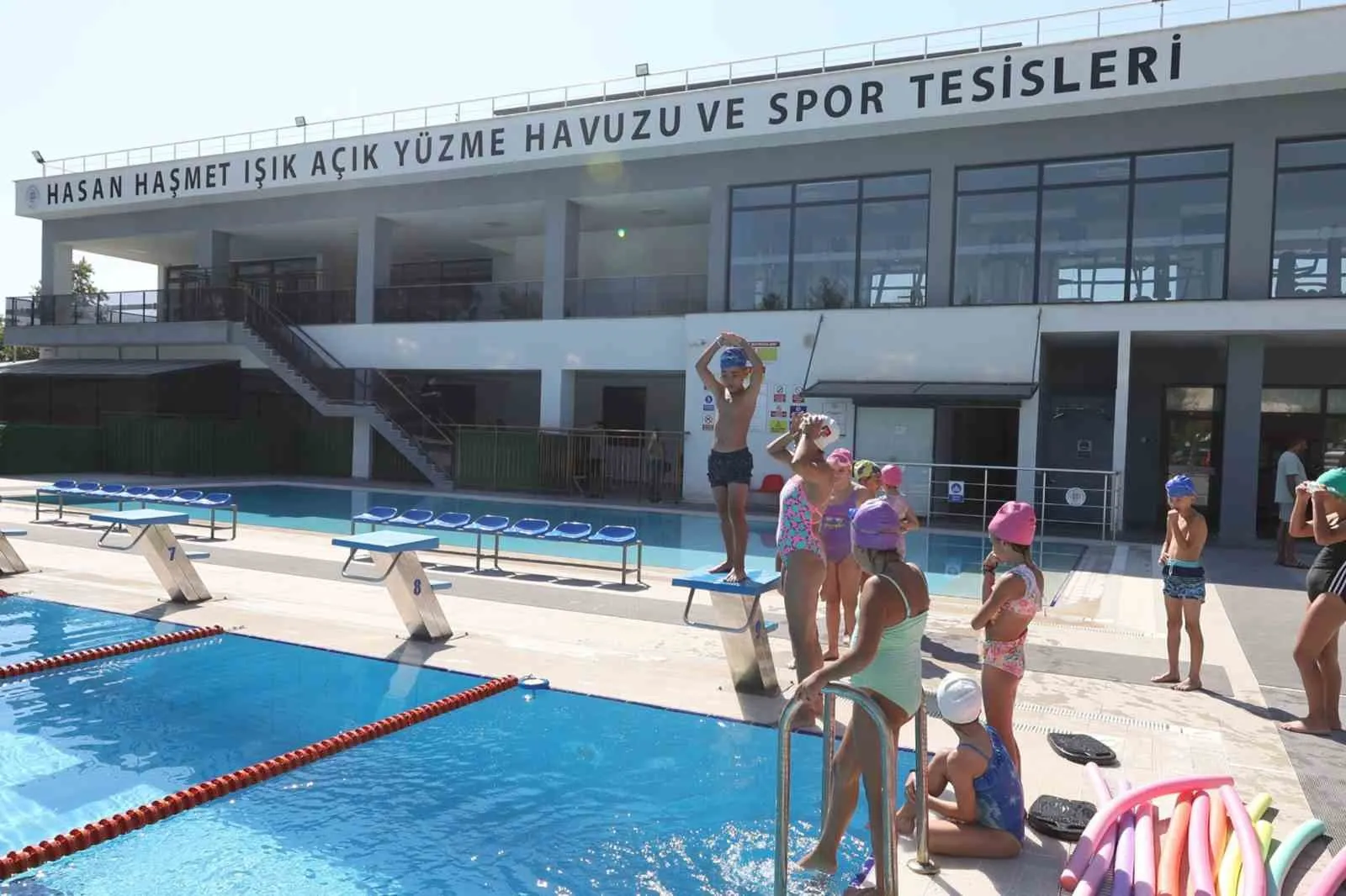 Yatağan’da havuz keyfi başlıyor: 120 çocuğa ücretsiz yüzme eğitimi müjdesi