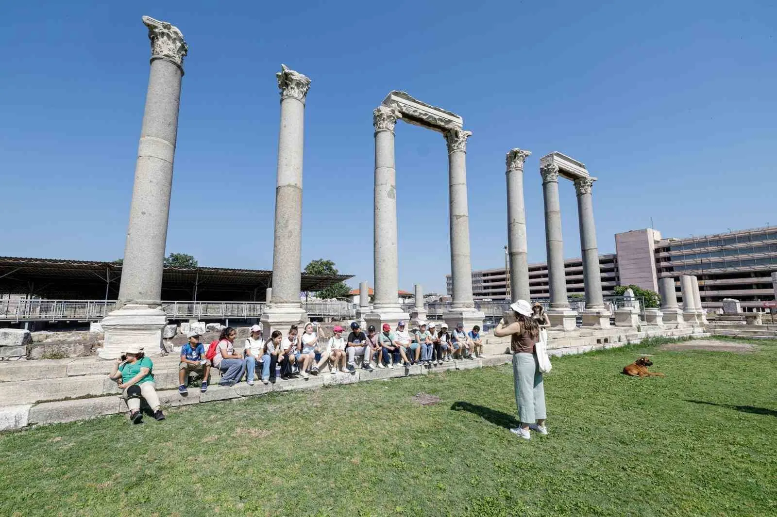 İzmir’in küçük kaşifleri tarihin izini sürüyor: Geleceğin mirası emin ellerde
