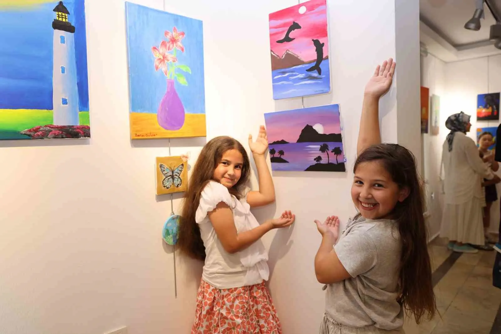 Marmaris’te sanat rüzgarı: 500 yetenek sahne ve sergilerle büyüledi