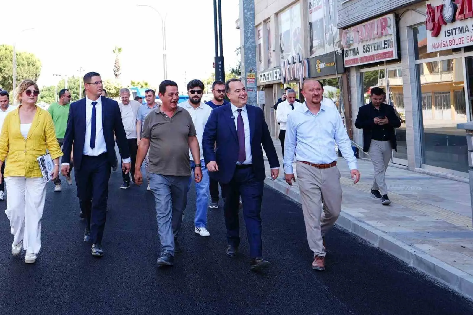Saruhanlı'da ulaşım konforunu artıracak dev hamle: 14 bin ton asfalt seriliyor