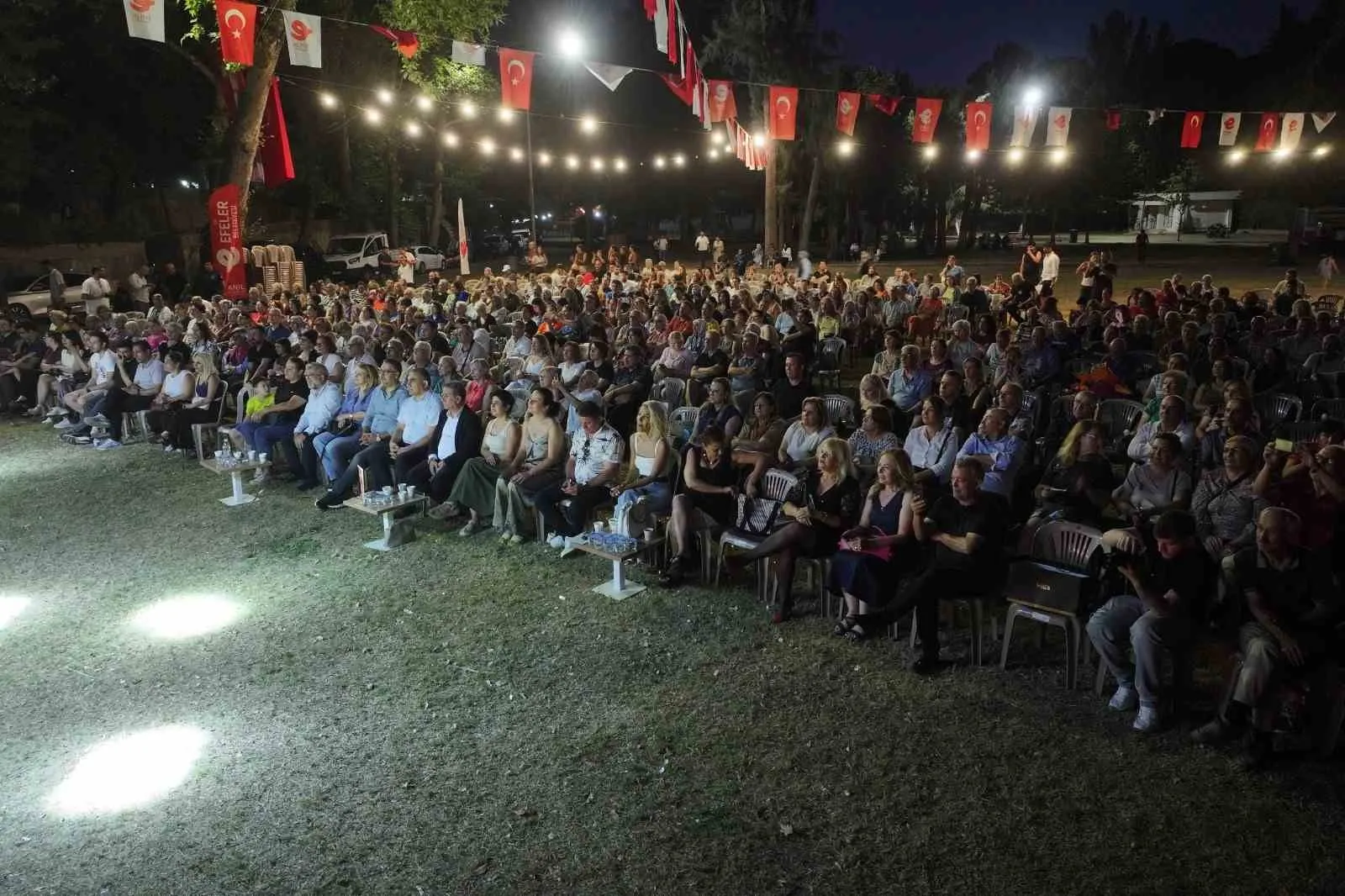 Efeler'de sanat rüzgarı esecek: Pınarbaşı'nda dev sahne kuruluyor