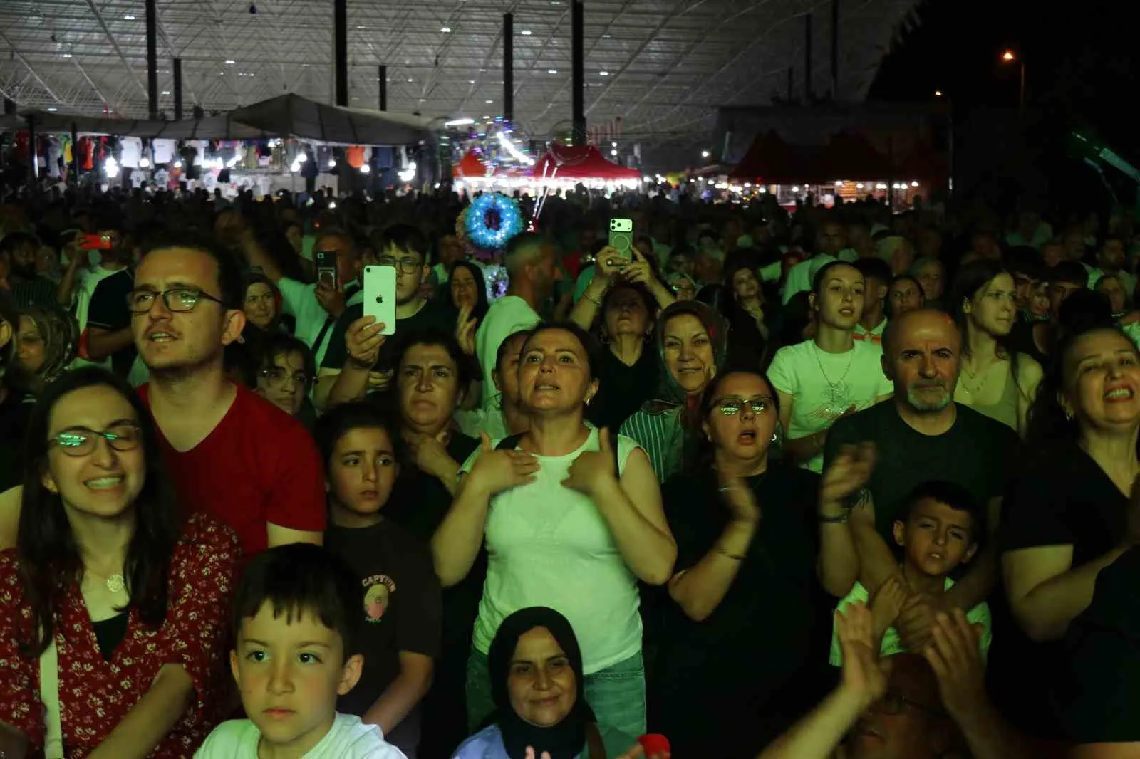 Honaz’da kiraz bereketi müzikle taçlandı: Mithat Körler rüzgarı esti