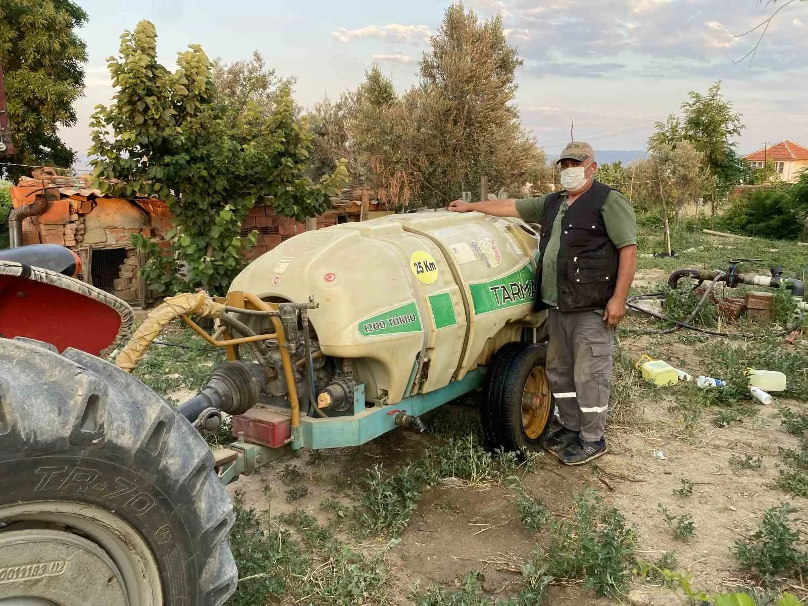 Alaşehirli çiftçiye ilaçta yeni dönem: Belgesi olmayana satış yasaklanıyor
