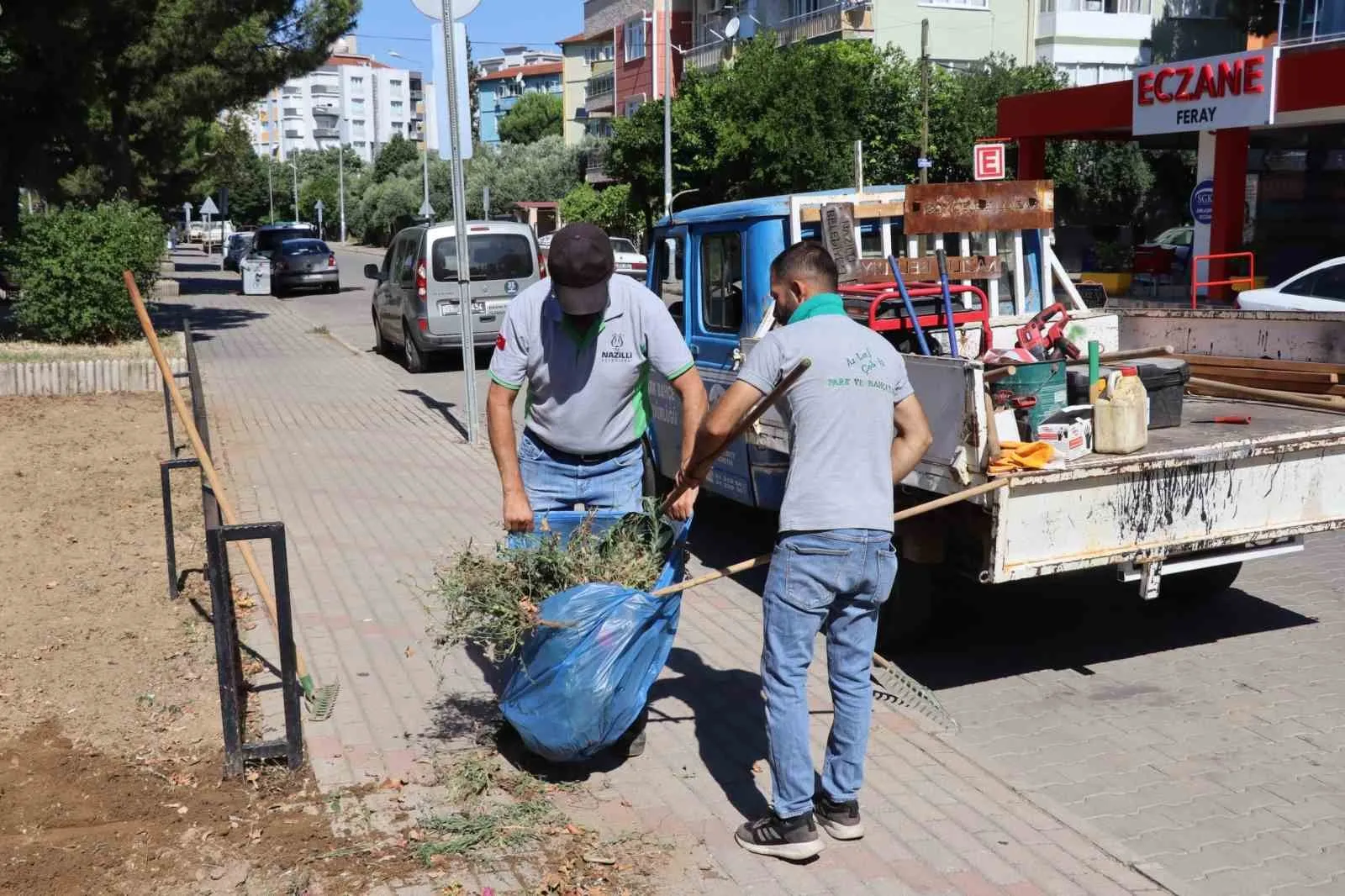 Nazilli’de parklara bahar bakımı: Çocukların oyun alanları yenilendi