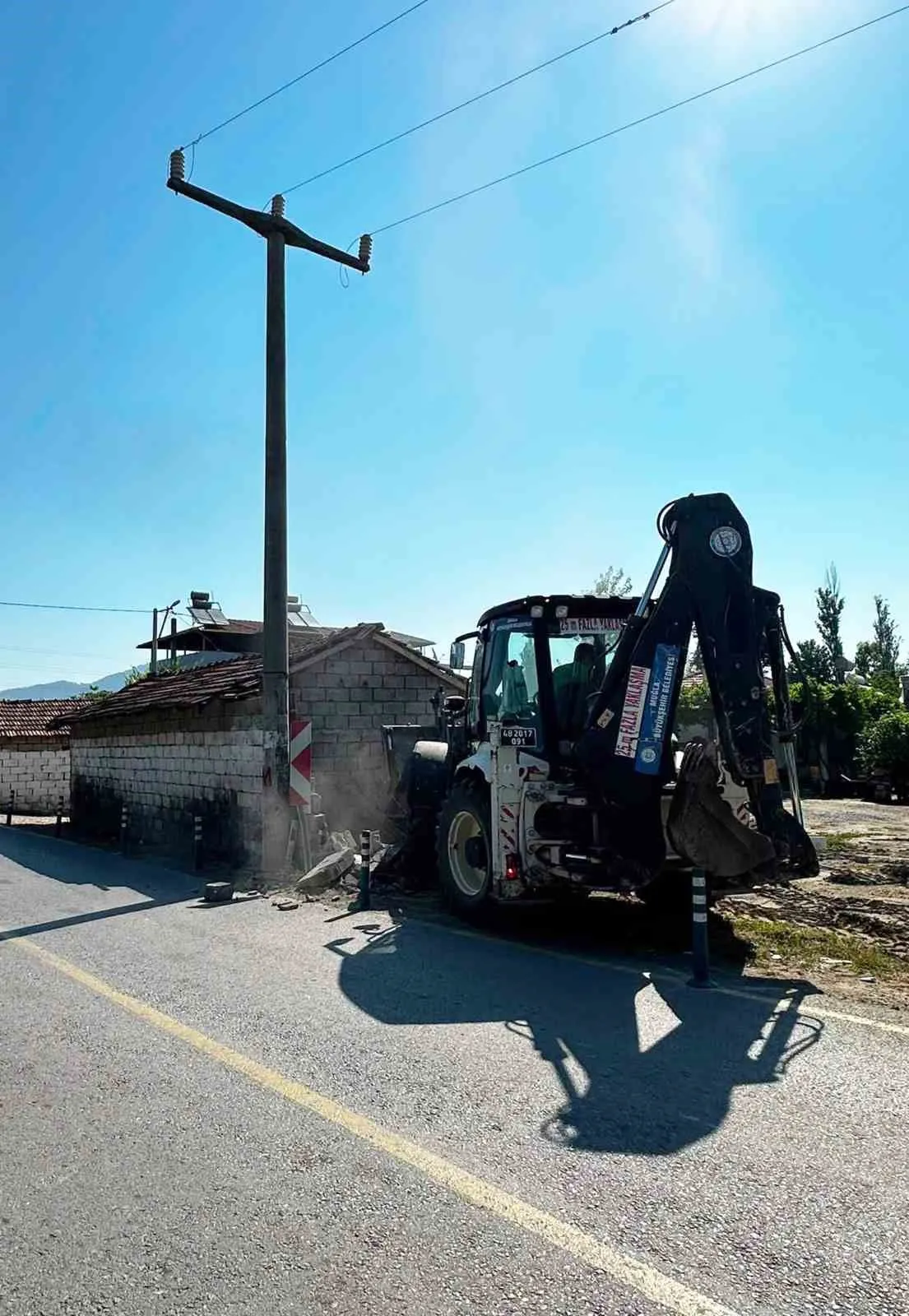 Ortaca’da kaza riskine karşı önleyici hamle: Dikmekavak’ta dönüşüm başladı
