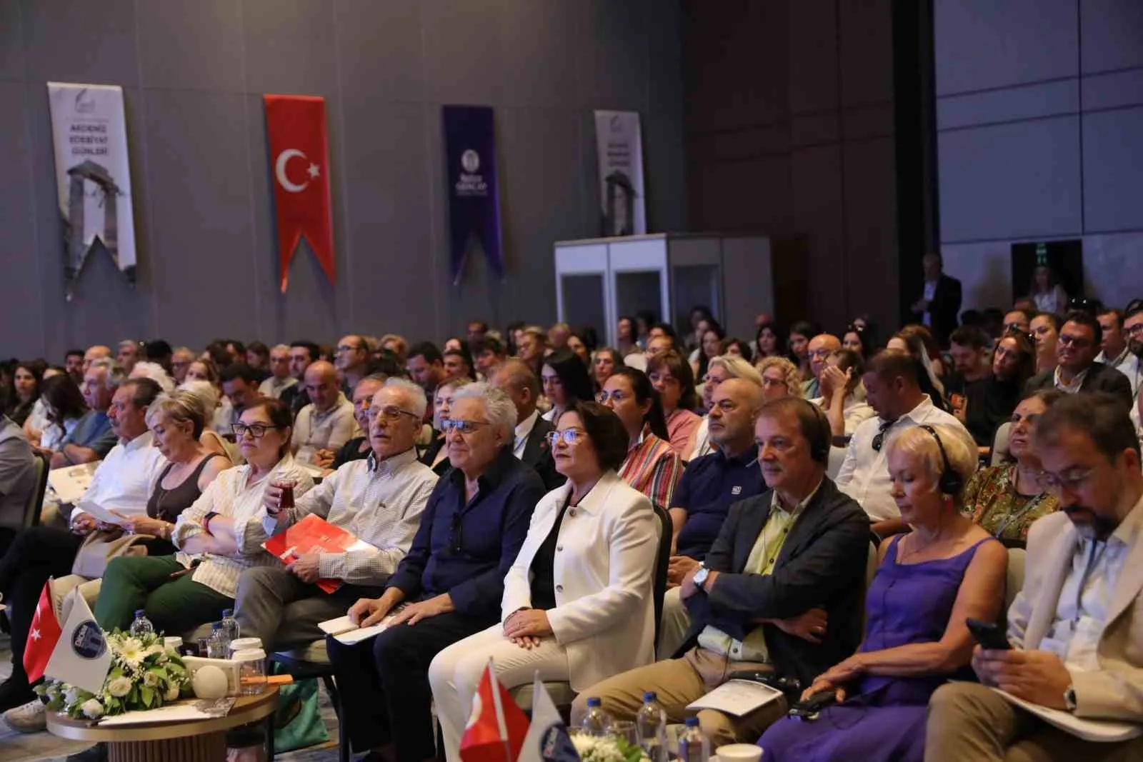 Apollon’un gölgesinde demokrasi rüzgarı: Didim’de düşünce şöleni