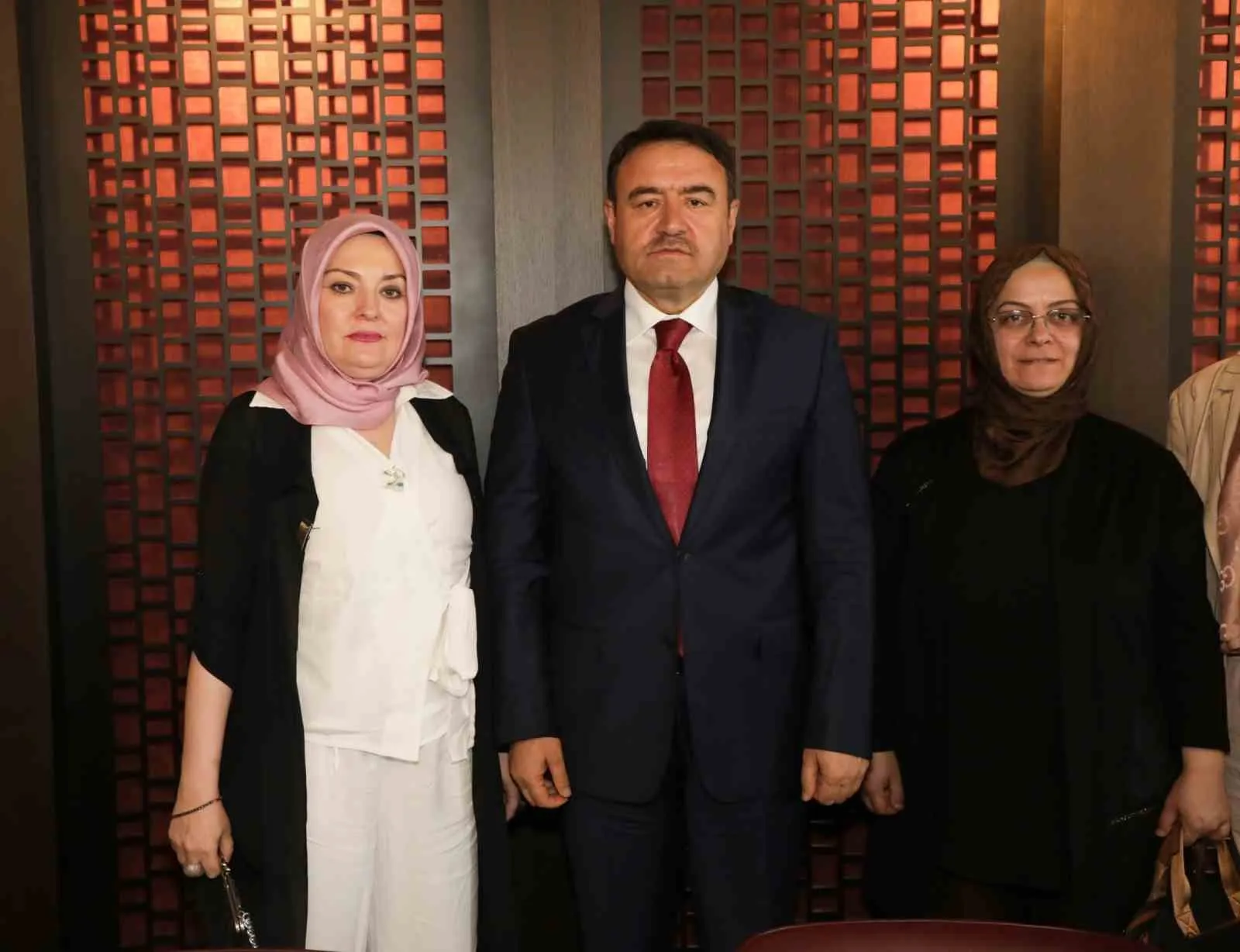 Kütahya’nın usta elleri Vali Işın ile buluştu: Çini sanatında yeni yol haritası