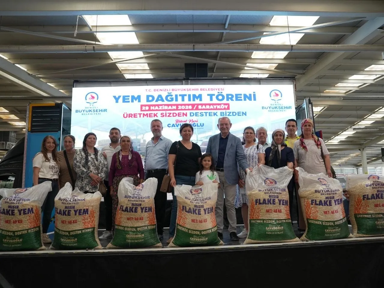 Denizli’de kırsal kalkınma hamlesi: 32 bin çuval yem üreticiye ulaşıyor