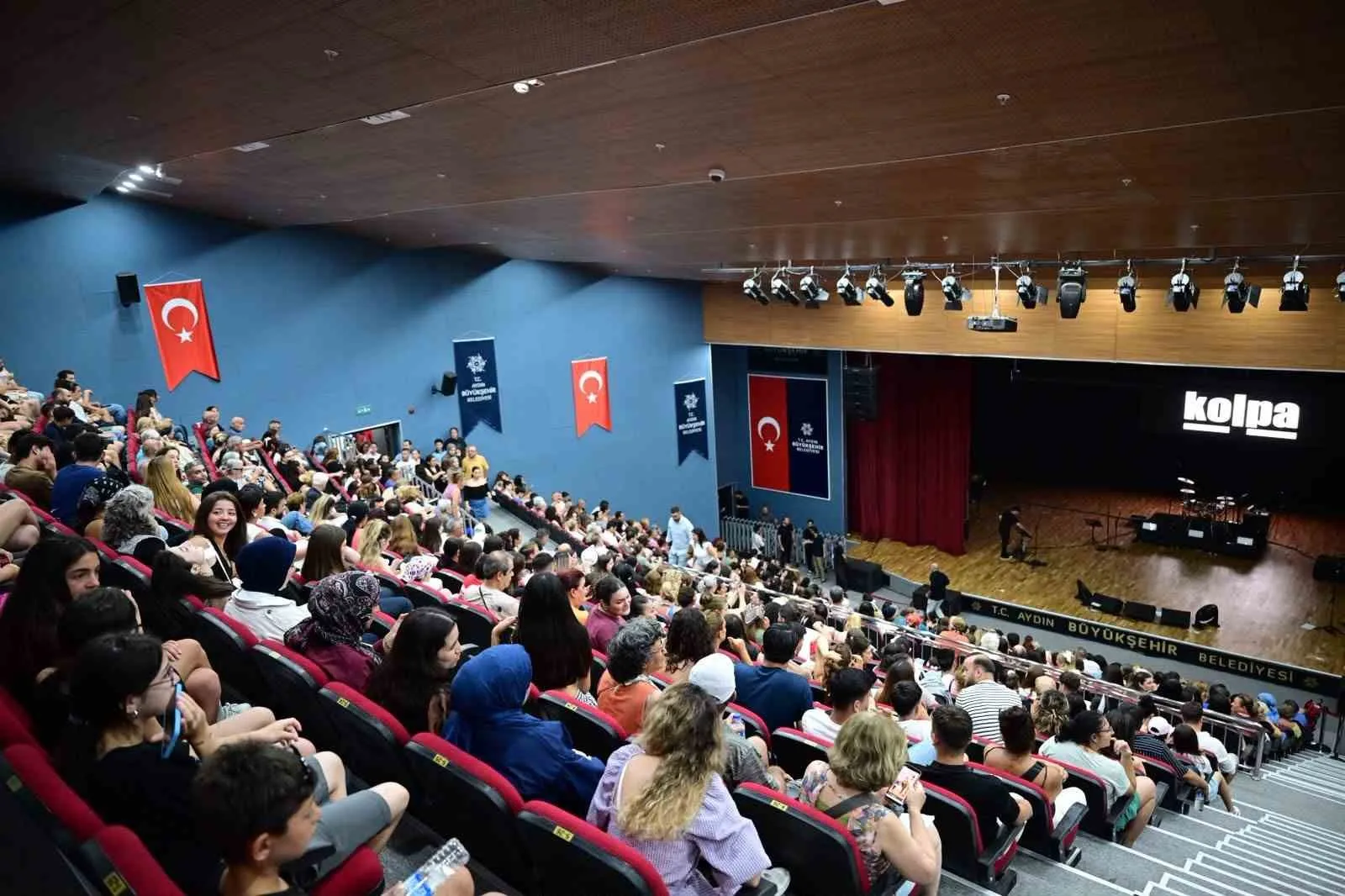 Didim’de Kolpa rüzgarı esti: Başkan Çerçioğlu’nun konser serisi hız kesmiyor