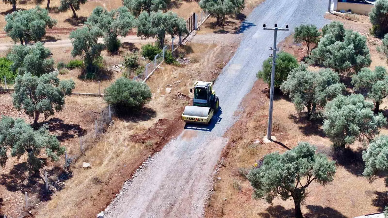 Didim'de ulaşım seferberliği: Balova'da yollar yenileniyor
