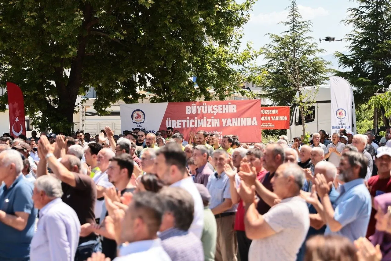 Denizli’de kırsal kalkınma hamlesi: 32 bin çuval yem üreticiye ulaşıyor