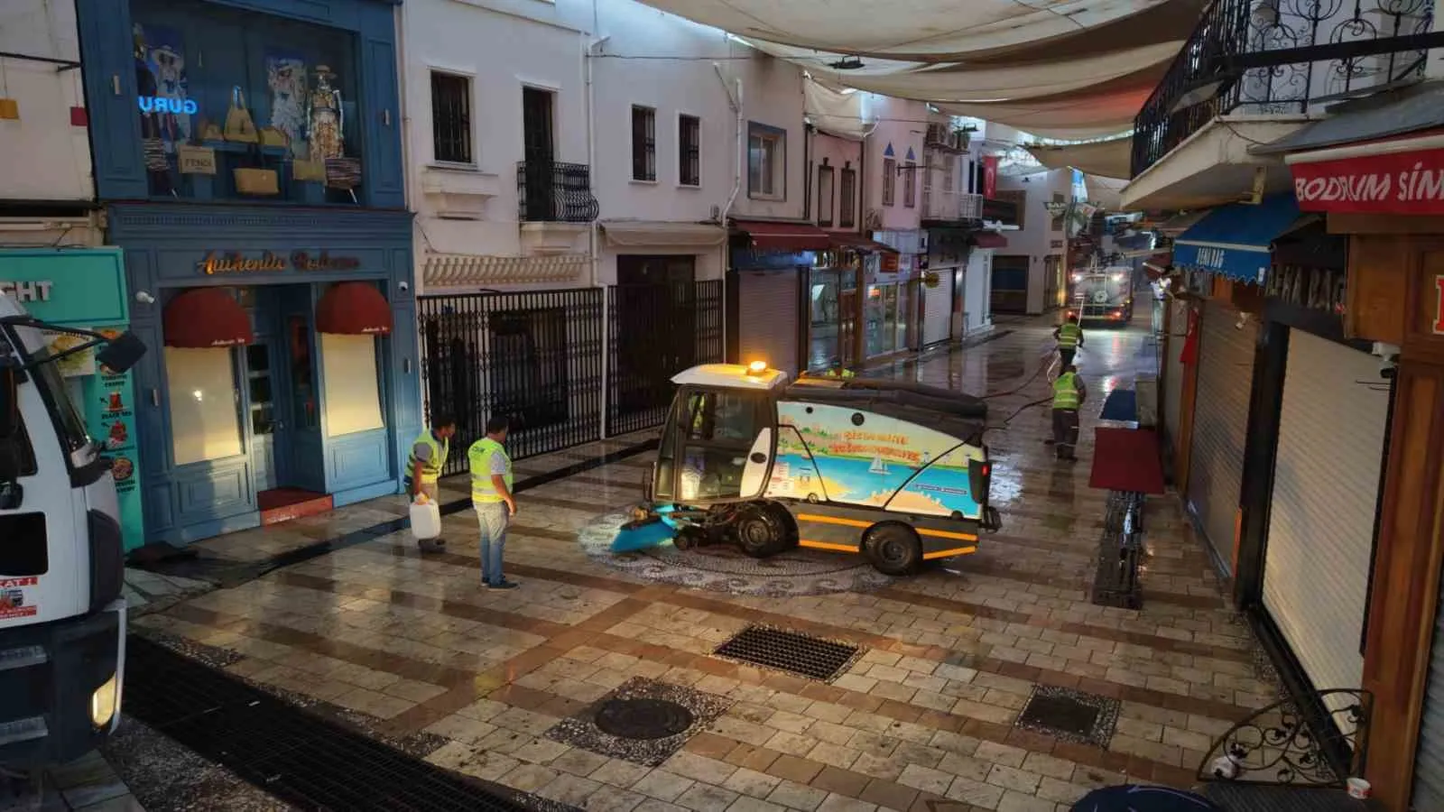Bodrum’un turistik merkezinde hummalı çalışma: Sokaklar baştan aşağı yenilendi