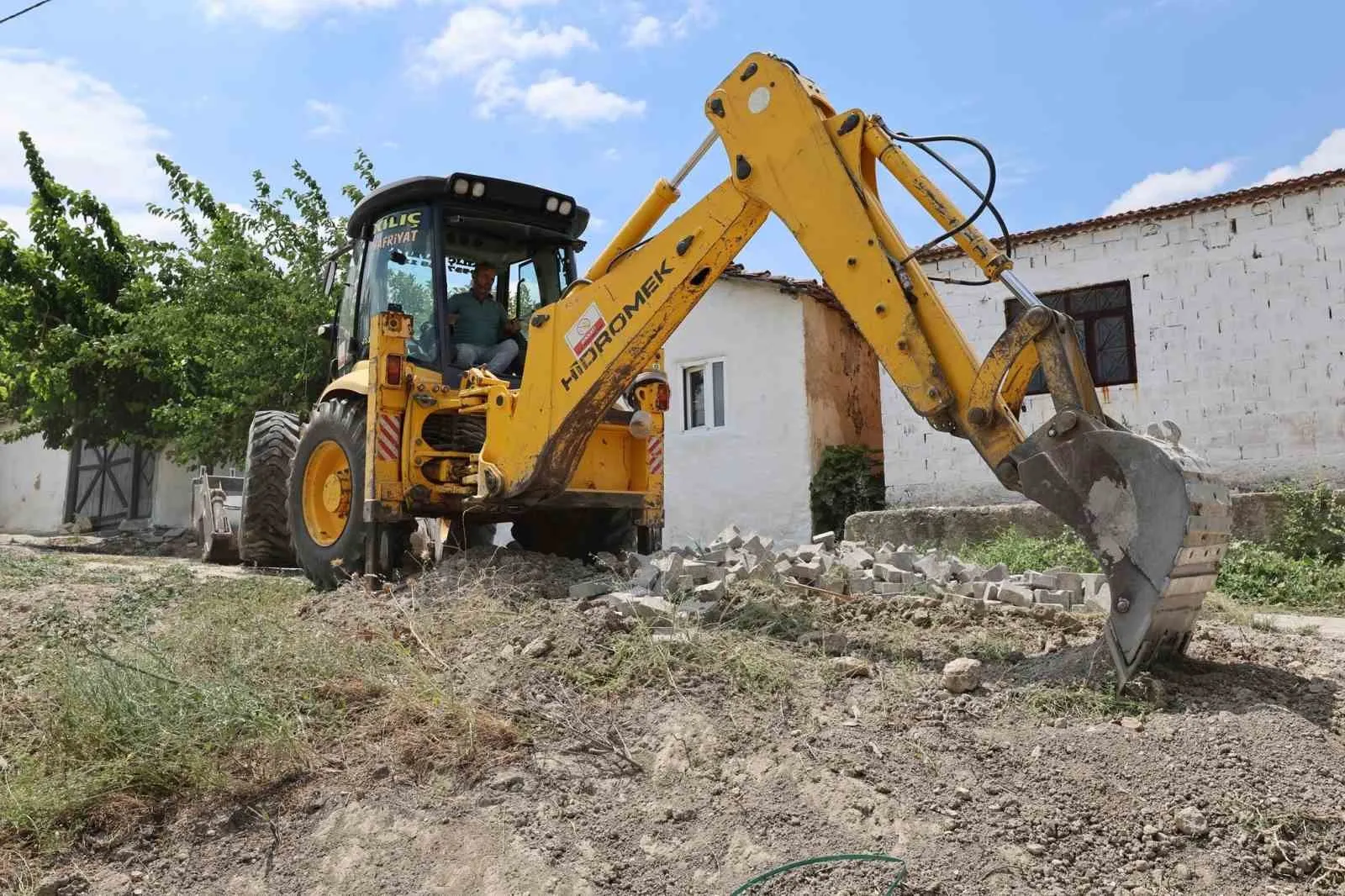 Şehzadeler’de yol konforu için düğmeye basıldı: 20 bin metrekarelik dev yenileme