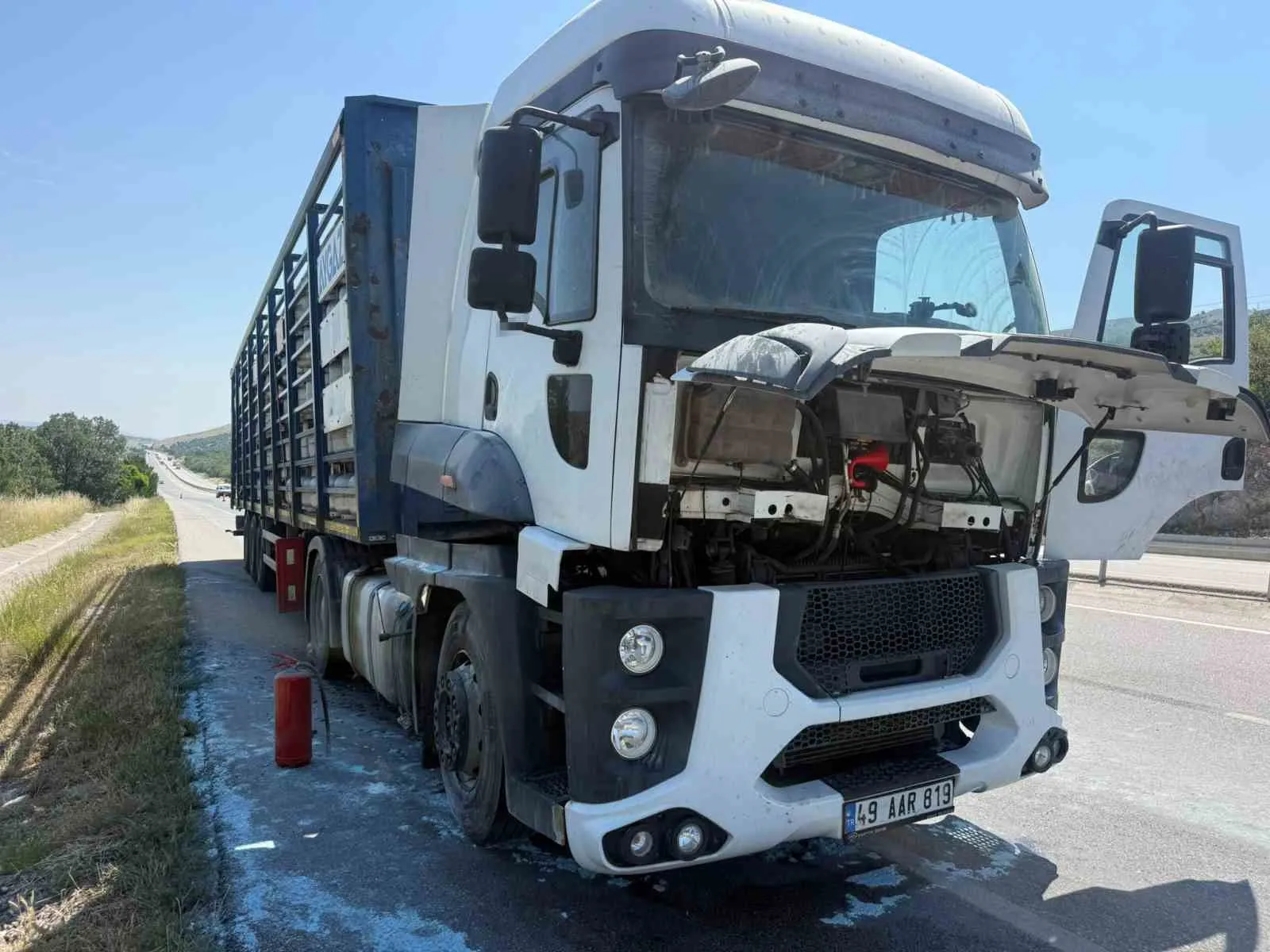 Afyonkarahisar’da yürekleri ağza getiren yangın: Facianın eşiğinden dönüldü