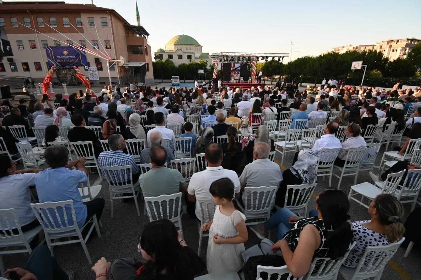 Manisa Ticaret Borsası Anadolu Lisesi’nde duygusal veda: Mezuniyet töreninde üç isimle yollar ayrıldı