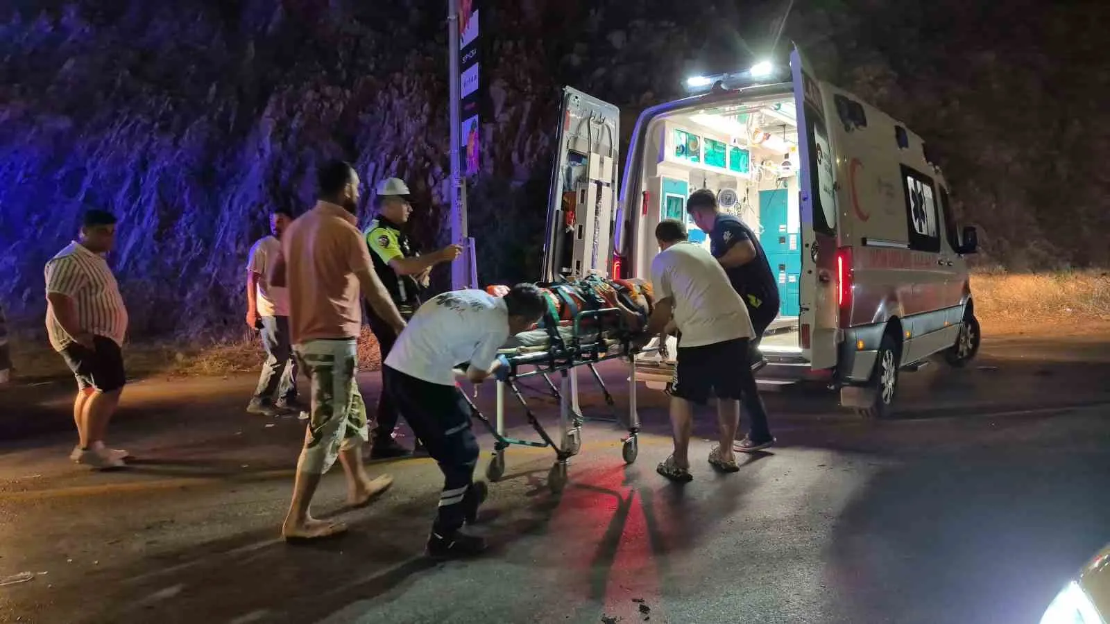 Bodrum'da gece yarısı dehşeti: Taksi ile motosikletin çarpıştığı kazada acı haber