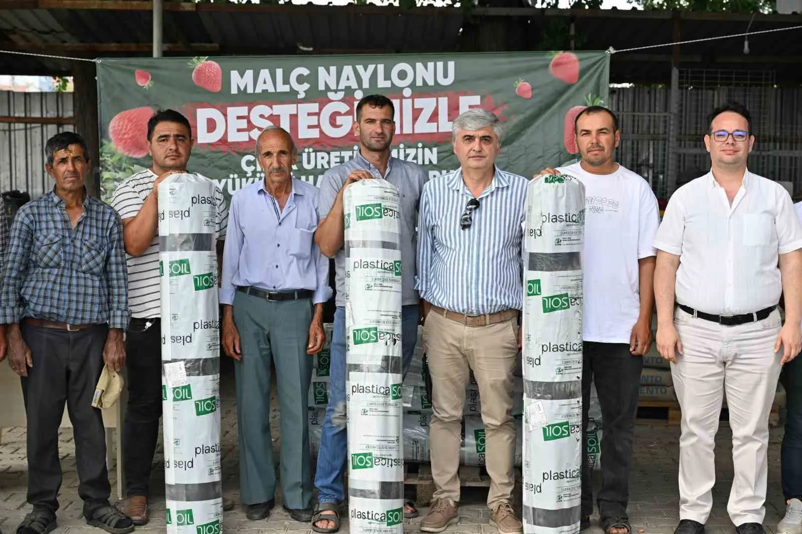 Manisa'da çilek tarlalarına bereket dokunuşu: Küçük üreticiye dev destek