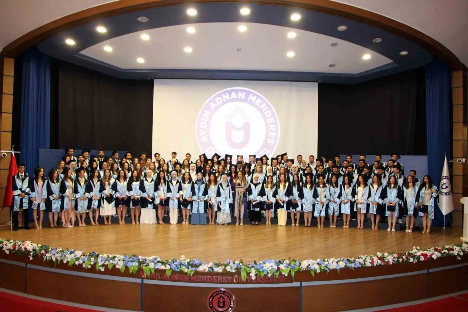 ADÜ’de beyaz önlük gururu: 8. dönem mezunları meslek hayatına uğurlandı