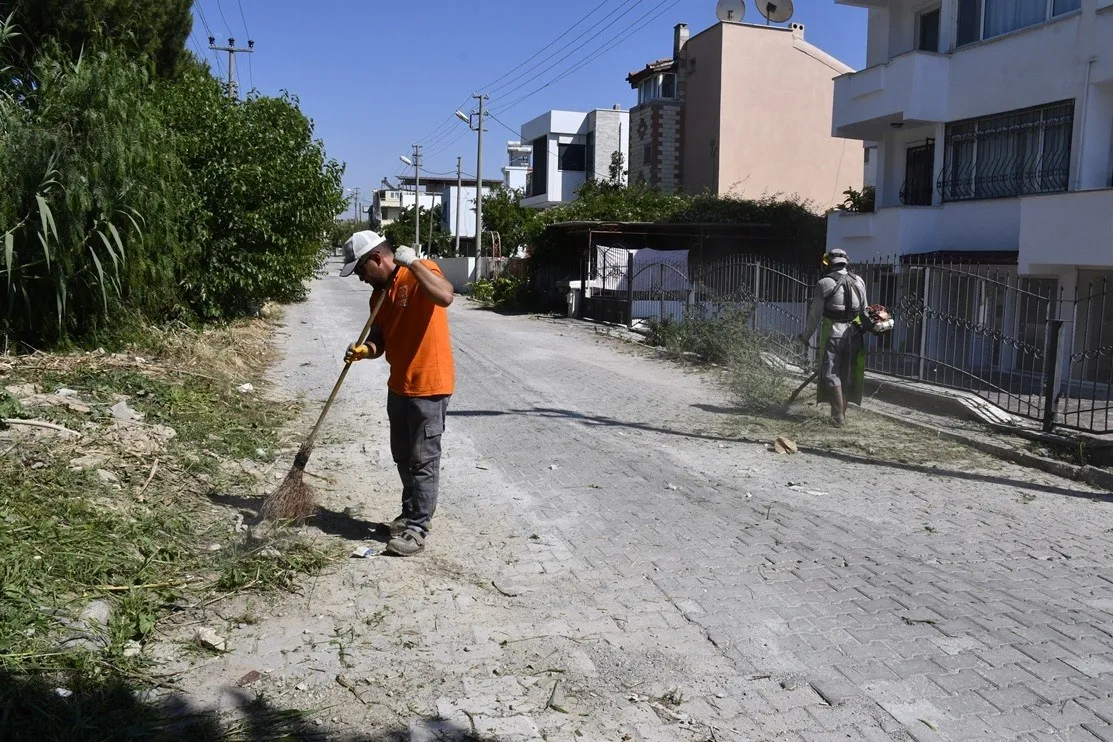 Kuşadası’nda estetik dokunuş: Yeşil alanlar yaza pırıl pırıl giriyor