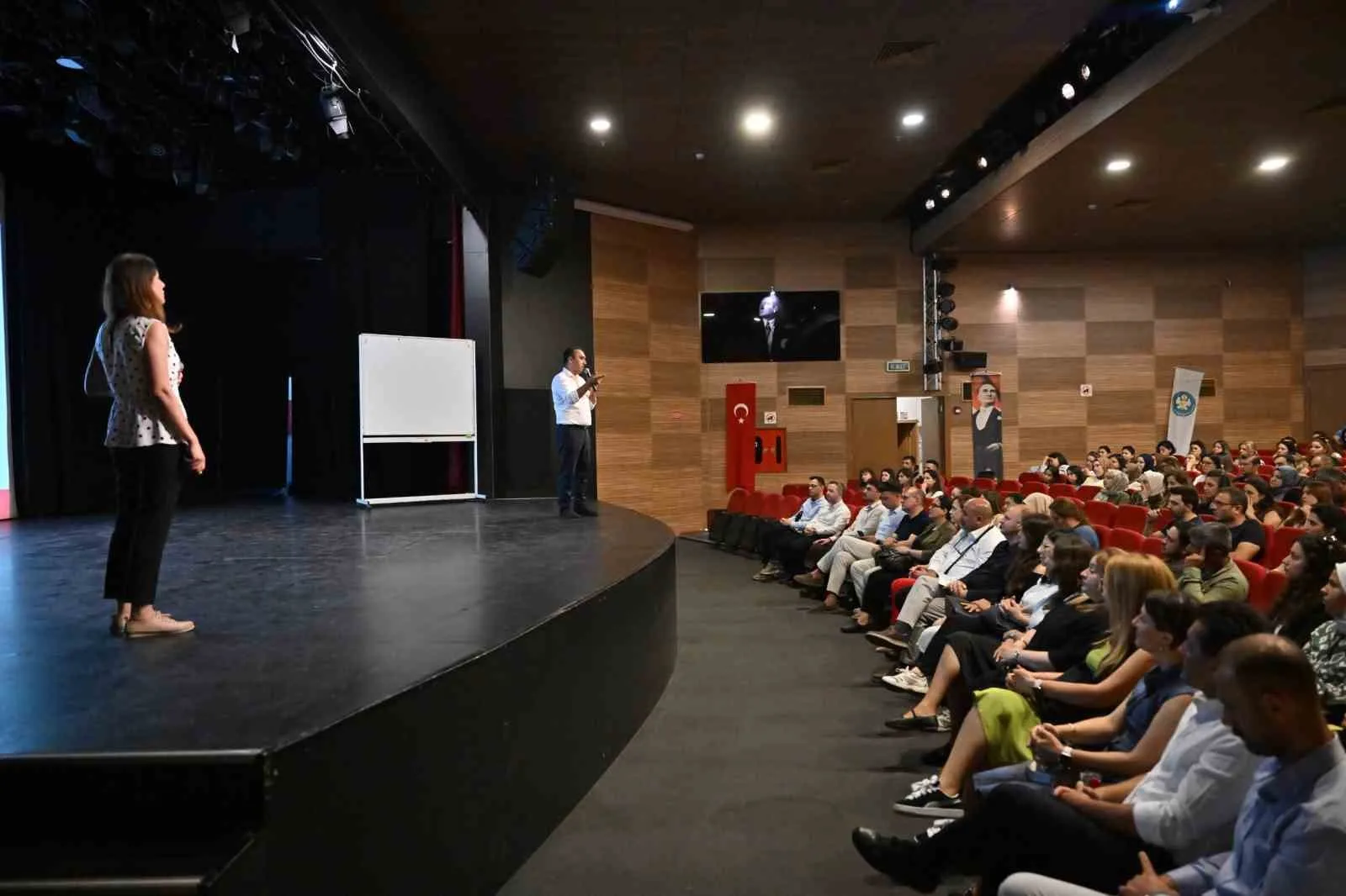 Manisa'da eğitimde büyük buluşma: 240 öğretmen yeni hedefler için kenetlendi