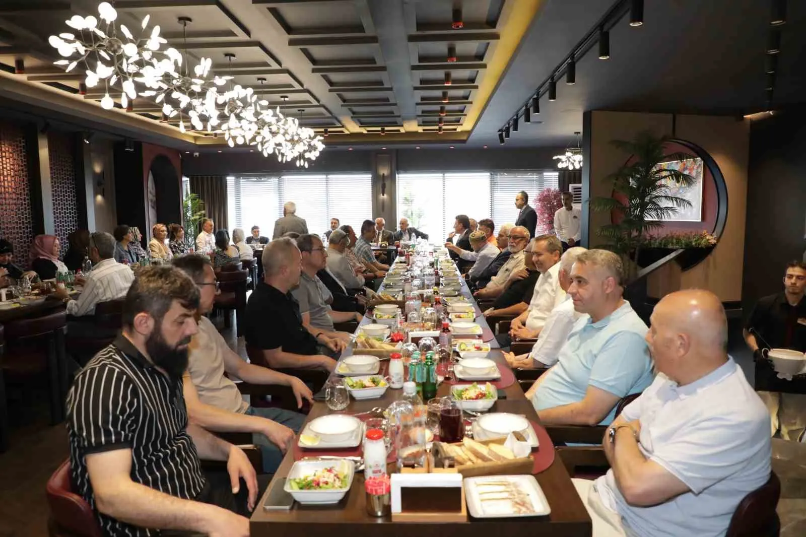 Kütahya’nın usta elleri Vali Işın ile buluştu: Çini sanatında yeni yol haritası