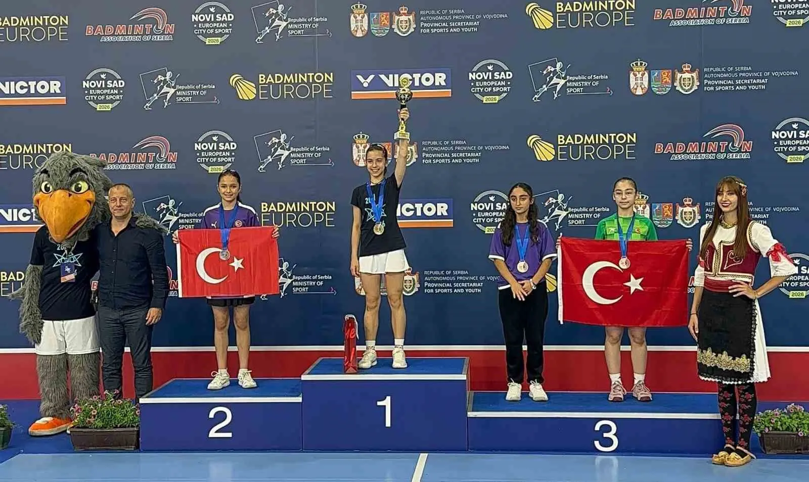 Manisa'nın genç raketleri Sırbistan'dan madalyalarla döndü