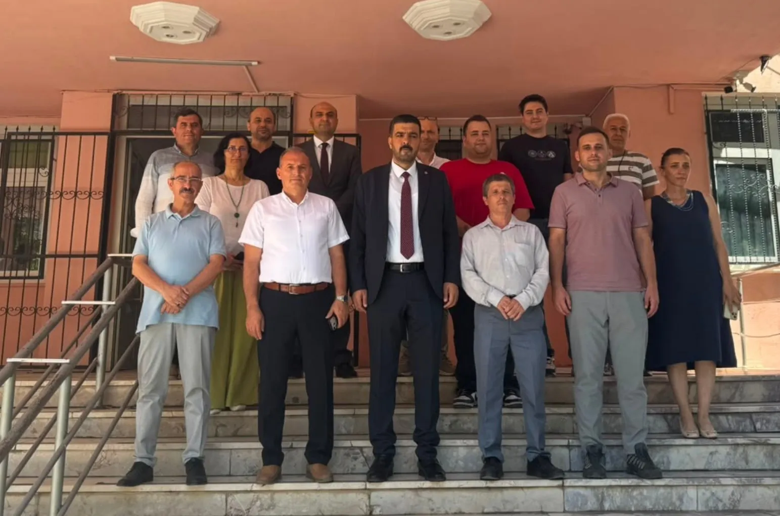 Yunusemre eğitiminde bayrak değişimi: Mehmet Emin Efe mesaisine başladı