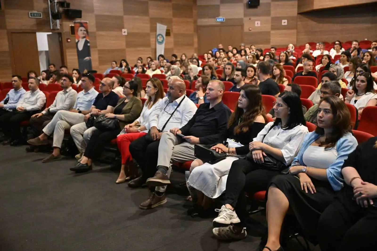 Manisa'da eğitimde büyük buluşma: 240 öğretmen yeni hedefler için kenetlendi