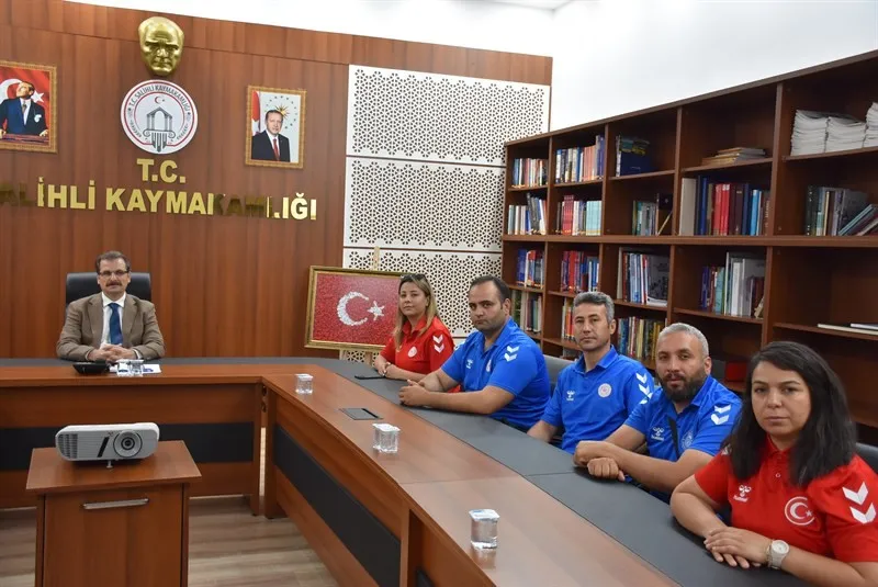 Salihli'de sporun geleceği için kritik buluşma: Yaz okulları kapılarını açıyor