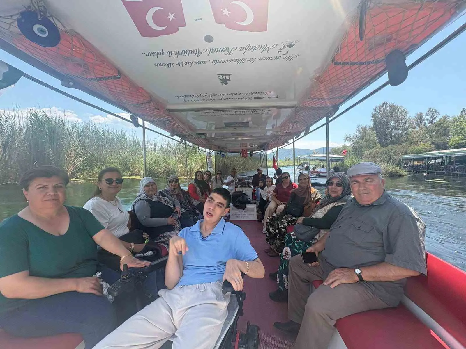 Germencik’te engelli ailelerine unutulmaz bir gün: Ege’nin maviliğinde moral depoladılar
