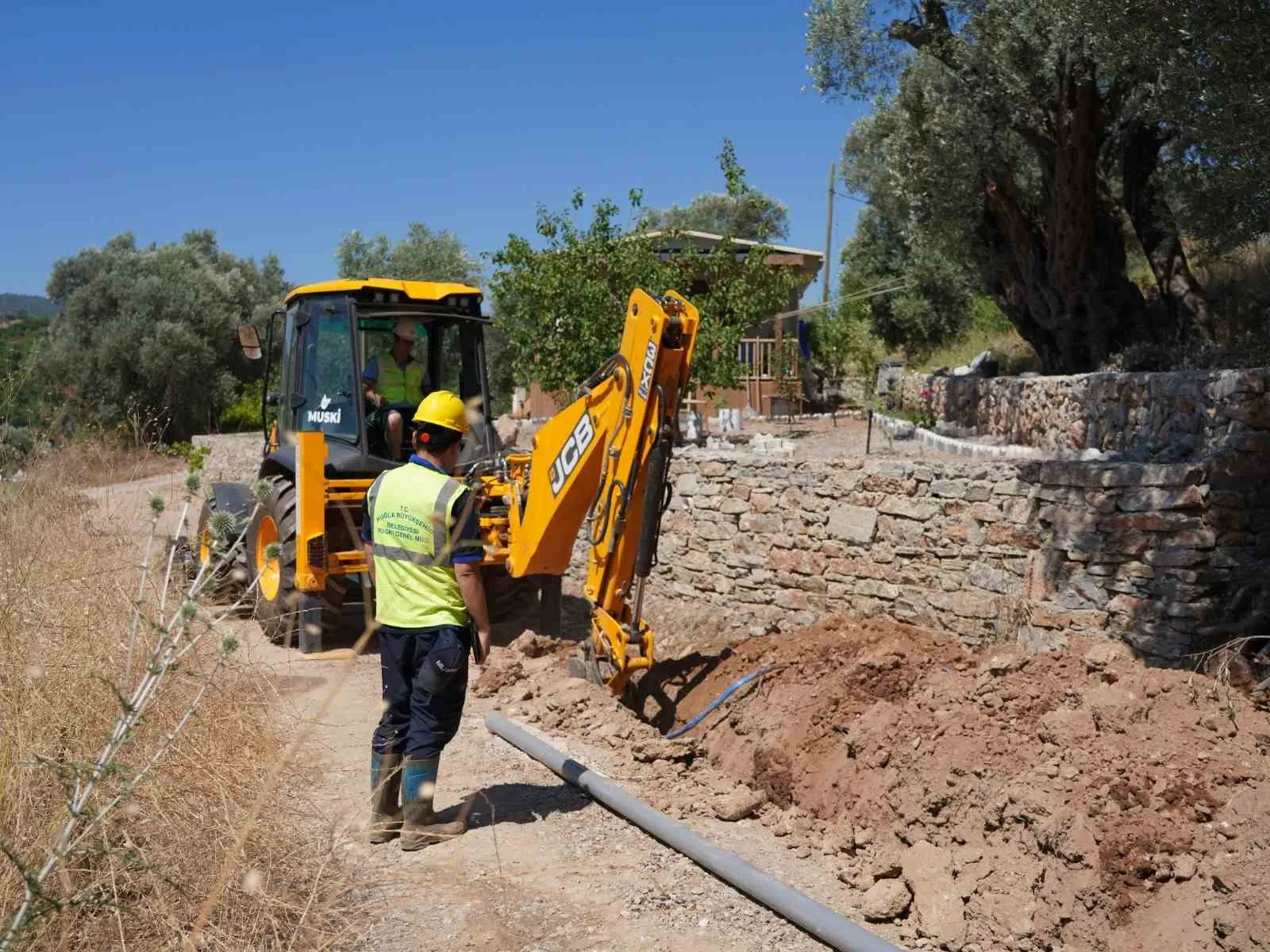 Zeytinköy’de su çilesi bitiyor: Hatlar kamusal alana taşınıyor