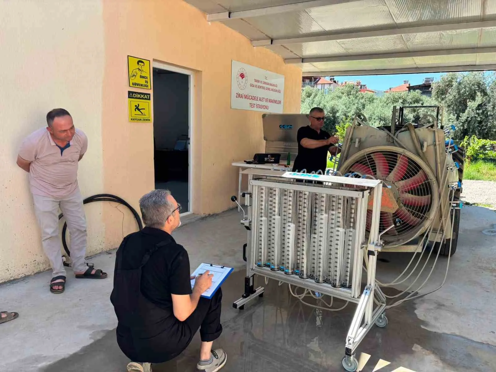 Sarıgöl'de tarımda kalite dönemi: İlaçlama makineleri artık bilimsel testten geçiyor