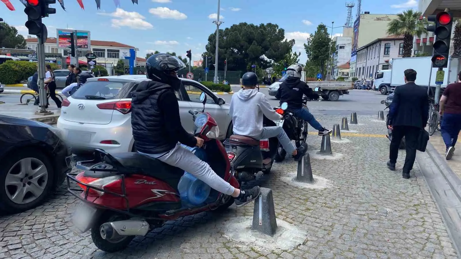 Aydın sokaklarında iki tekerlek dönemi: Trafik çilesine pratik çözüm