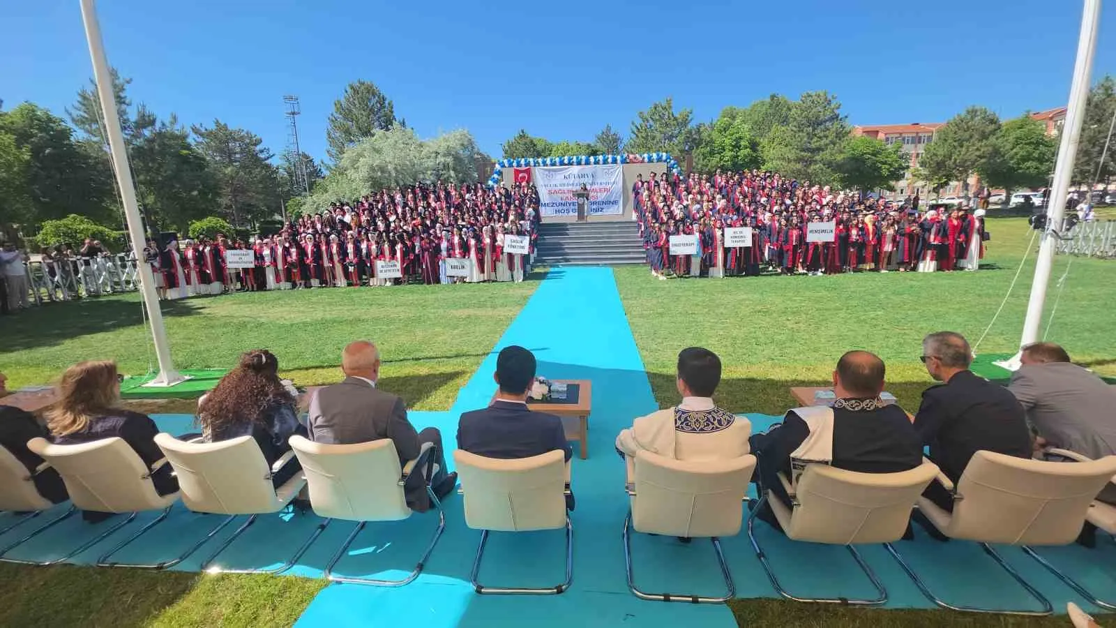 Beyaz önlüklerini giyen 541 genç mezun sahaya iniyor: Rektör Tekin’den "vicdan" vurgusu
