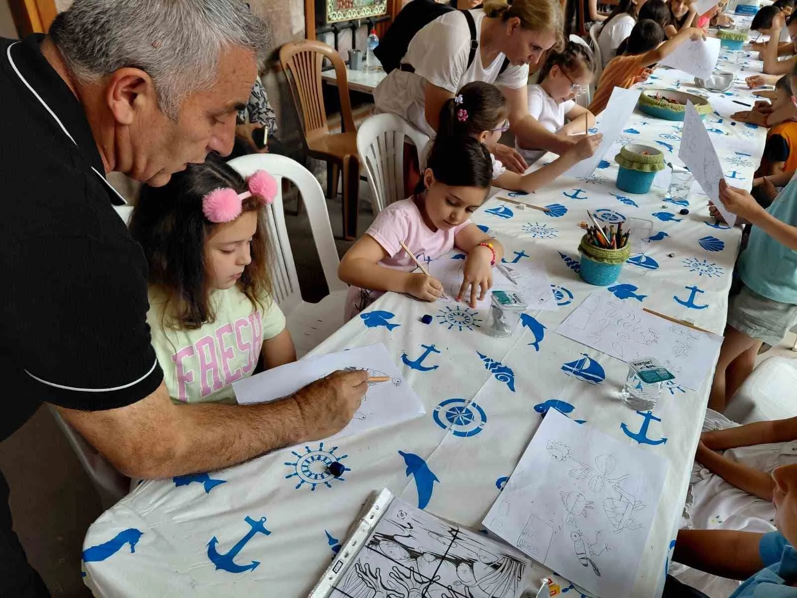 Fırçalar tarihi duvarlarda hayat buluyor: Kurşunlu Han’da sanat rüzgarı
