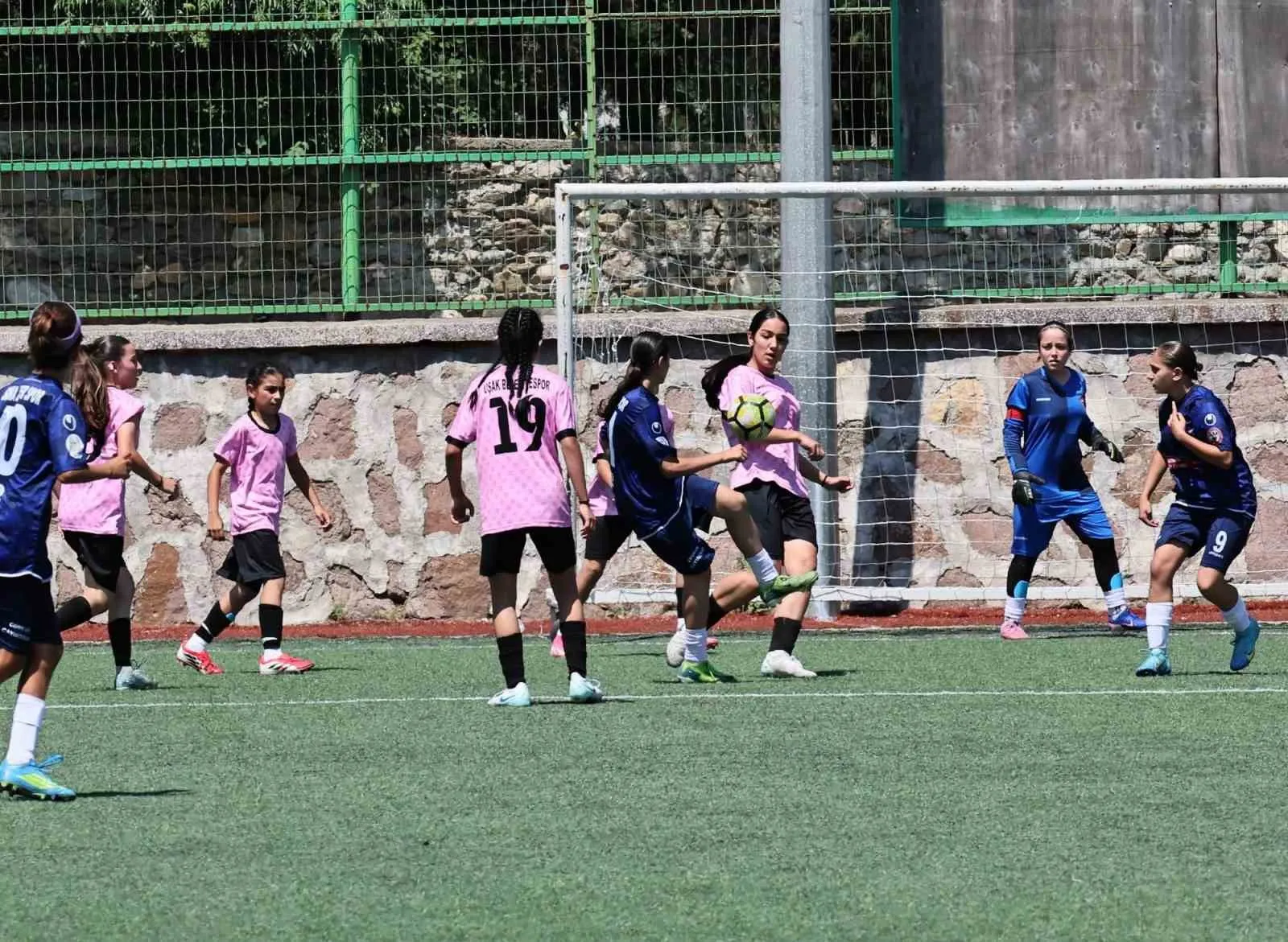 Salihli’de futbol şöleni: 154 genç yetenek ANALİG için sahaya indi