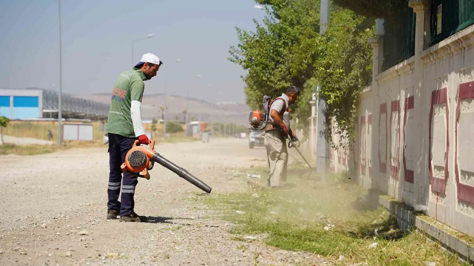 Karaali’de sürücülerin imdadına yetişen temizlik: Görüş açısı artık daha net