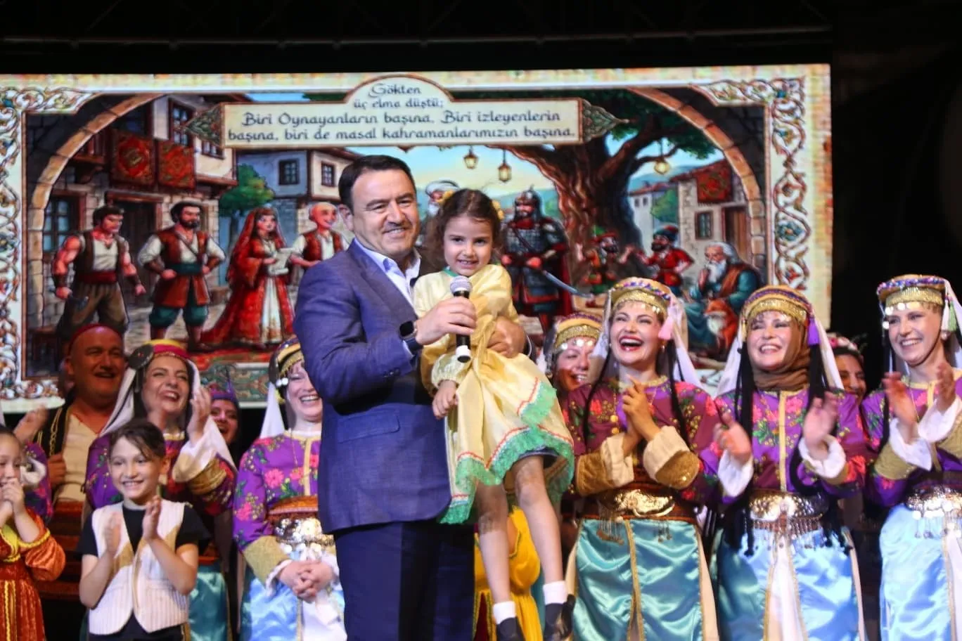 Kütahya’da sahne öğretmenlerin: Anadolu’nun kadim ezgileriyle büyülediler
