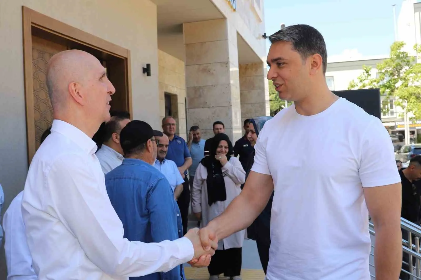 Saruhanlı’da duygusal veda: Kaymakam Acar görevini devrederek Kızıltepe’ye uğurlandı