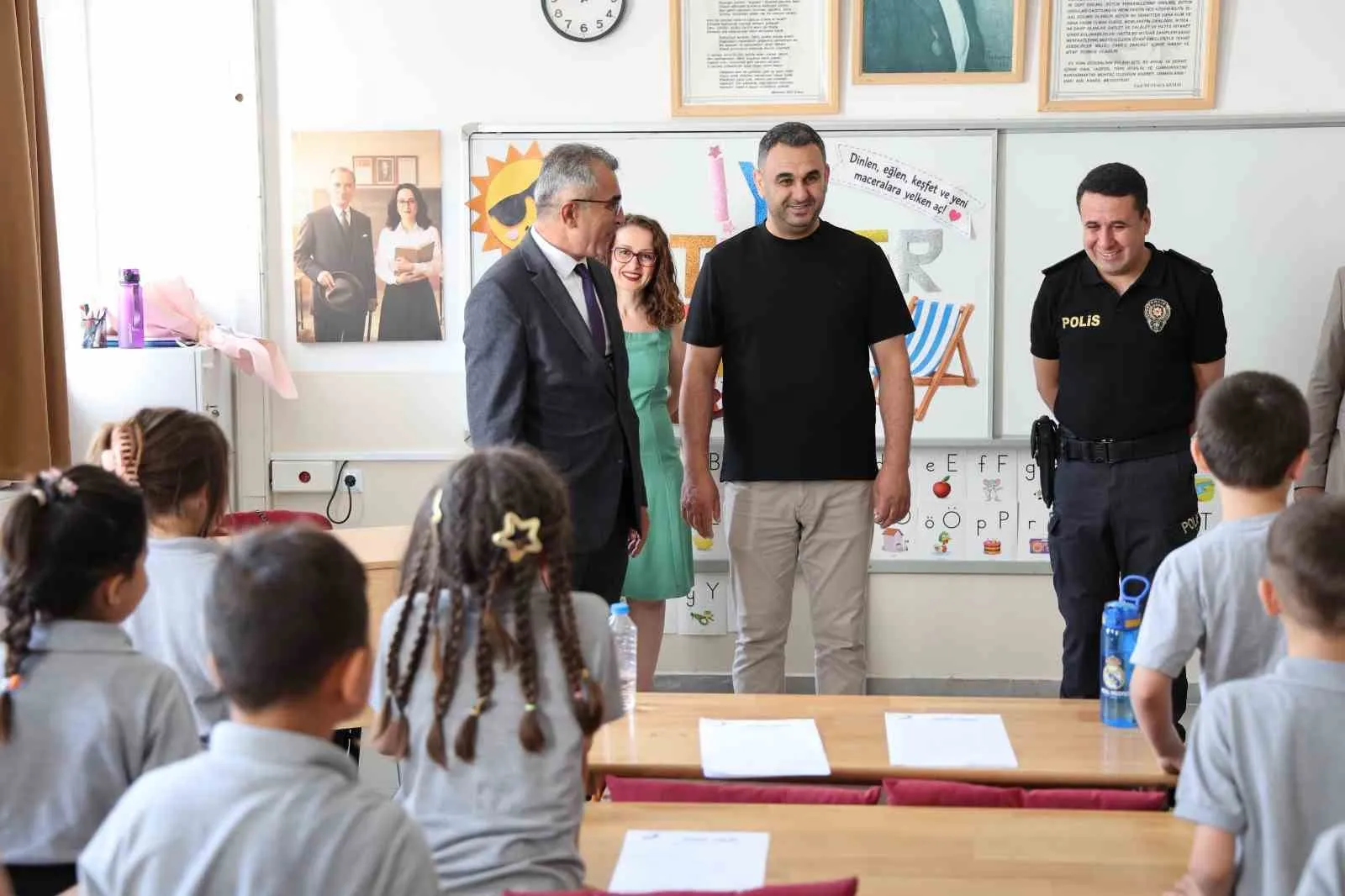 Söke’de karne günü coşkusu: Binlerce öğrenci yaz tatiline merhaba dedi