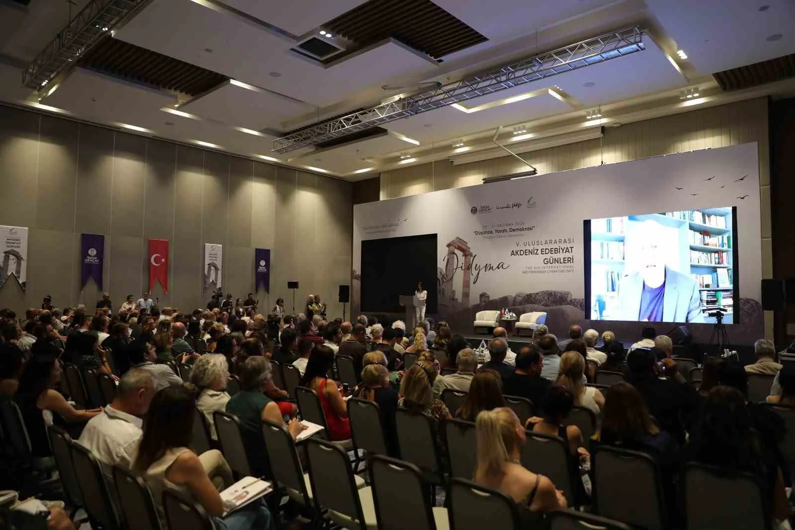 Apollon’un gölgesinde demokrasi rüzgarı: Didim’de düşünce şöleni