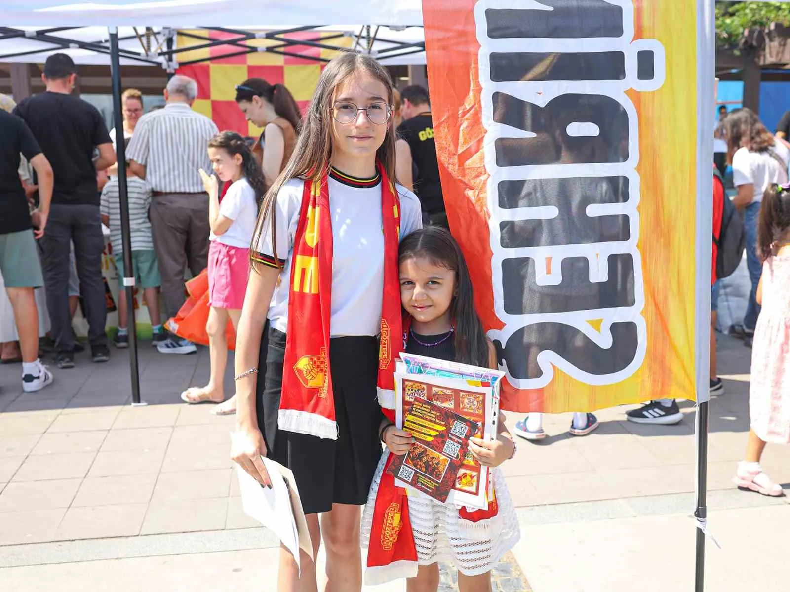 Göztepe'den minik taraftarlarına karne sürprizi: Başarılarını hediyelerle taçlandırdılar
