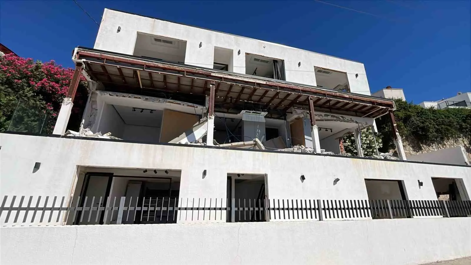 Bodrum'da imar kirliliğine geçit yok: 53 kaçak yapı yerle bir edildi